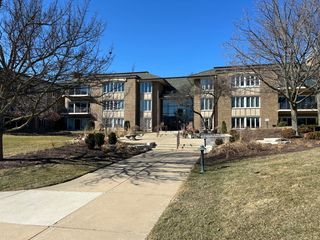 1 Oak Brook Club Drive A105, Oak Brook, IL 60523