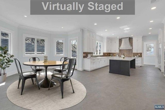 881 Hilltop Terrace, Franklin Lakes, NJ 07417