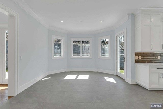 881 Hilltop Terrace, Franklin Lakes, NJ 07417