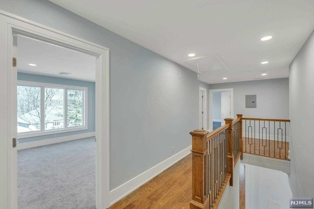 881 Hilltop Terrace, Franklin Lakes, NJ 07417
