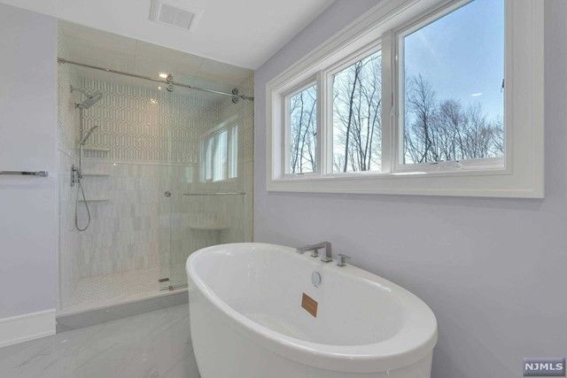 881 Hilltop Terrace, Franklin Lakes, NJ 07417