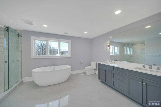 881 Hilltop Terrace, Franklin Lakes, NJ 07417