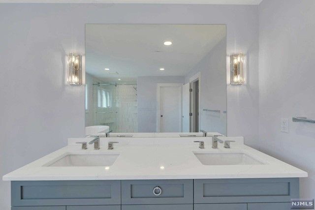 881 Hilltop Terrace, Franklin Lakes, NJ 07417