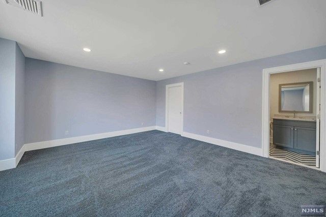 881 Hilltop Terrace, Franklin Lakes, NJ 07417