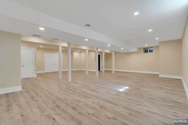 881 Hilltop Terrace, Franklin Lakes, NJ 07417