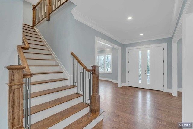881 Hilltop Terrace, Franklin Lakes, NJ 07417