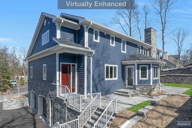 881 Hilltop Terrace, Franklin Lakes, NJ 07417