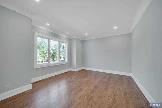 881 Hilltop Terrace, Franklin Lakes, NJ 07417