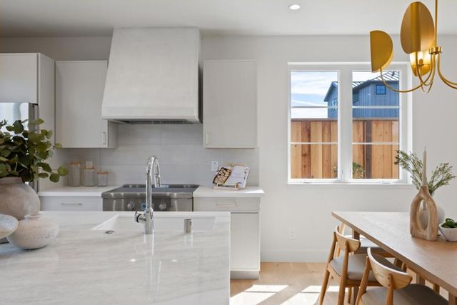 577 Creekside Court, Half Moon Bay, CA 94019