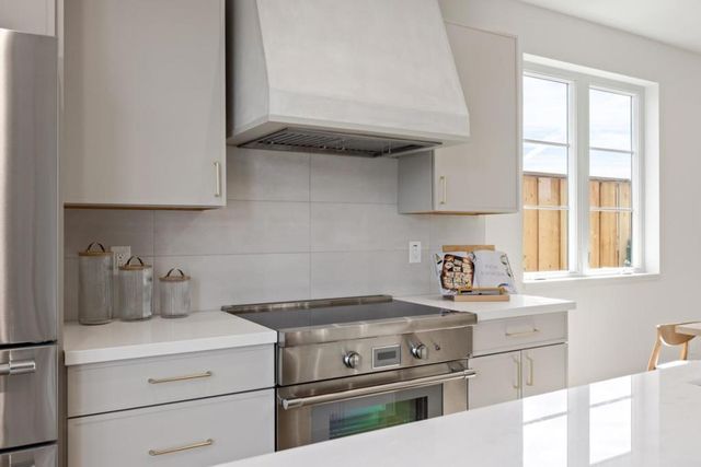 577 Creekside Court, Half Moon Bay, CA 94019