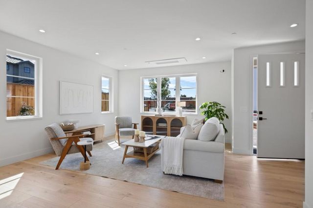 577 Creekside Court, Half Moon Bay, CA 94019