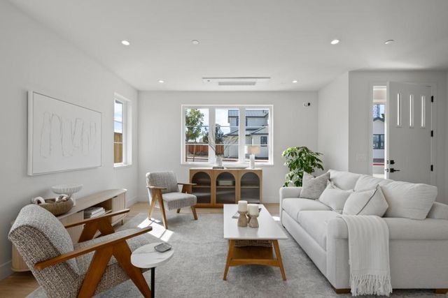 577 Creekside Court, Half Moon Bay, CA 94019