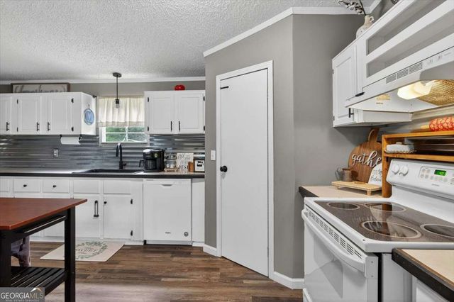 930 Dry Pond Lane, Canton, GA 30114