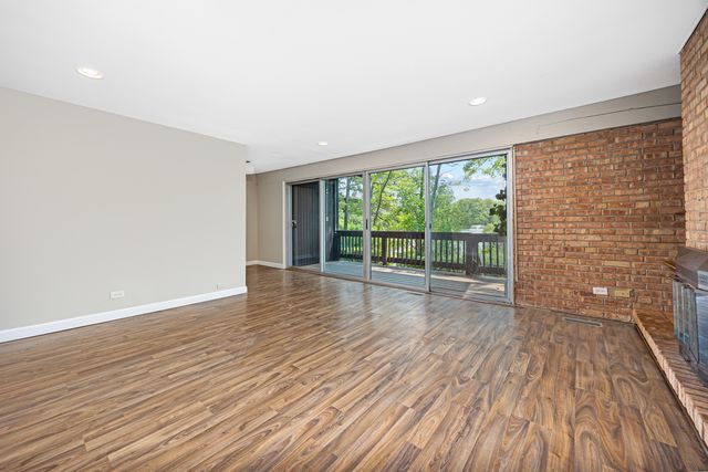 5515 Lakeside Drive 1D, Lisle, IL 60532