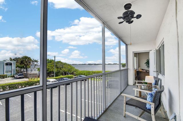 1502 S Lakeside Drive 214, Lake Worth Beach, FL 33460