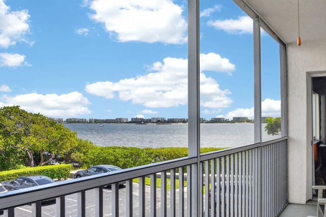 1502 S Lakeside Drive 214, Lake Worth Beach, FL 33460