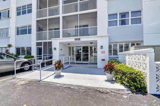 1502 S Lakeside Drive 214, Lake Worth Beach, FL 33460