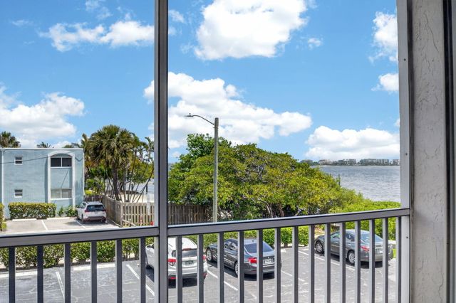1502 S Lakeside Drive 214, Lake Worth Beach, FL 33460