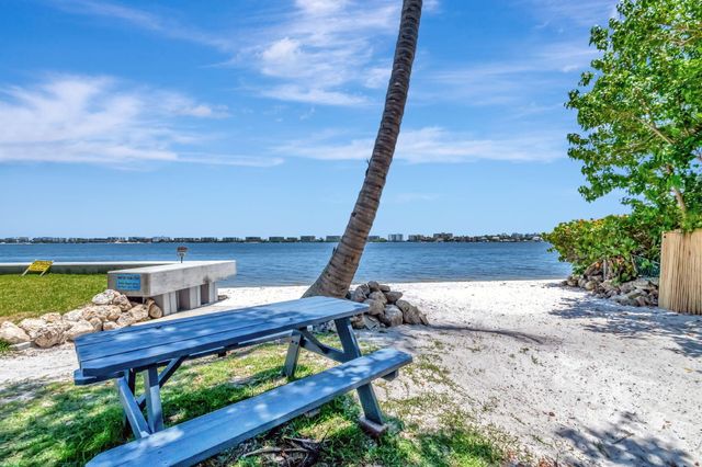 1502 S Lakeside Drive 214, Lake Worth Beach, FL 33460