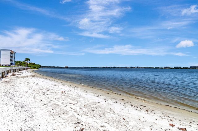 1502 S Lakeside Drive 214, Lake Worth Beach, FL 33460