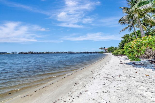 1502 S Lakeside Drive 214, Lake Worth Beach, FL 33460