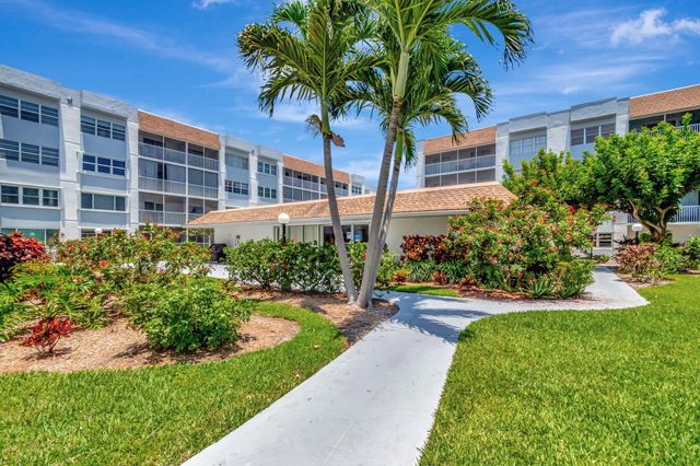 1502 S Lakeside Drive 214, Lake Worth Beach, FL 33460