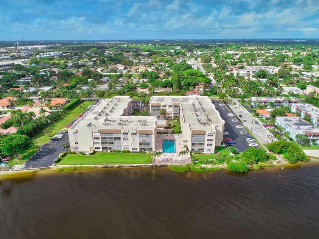1502 S Lakeside Drive 214, Lake Worth Beach, FL 33460