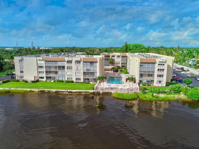 1502 S Lakeside Drive 214, Lake Worth Beach, FL 33460