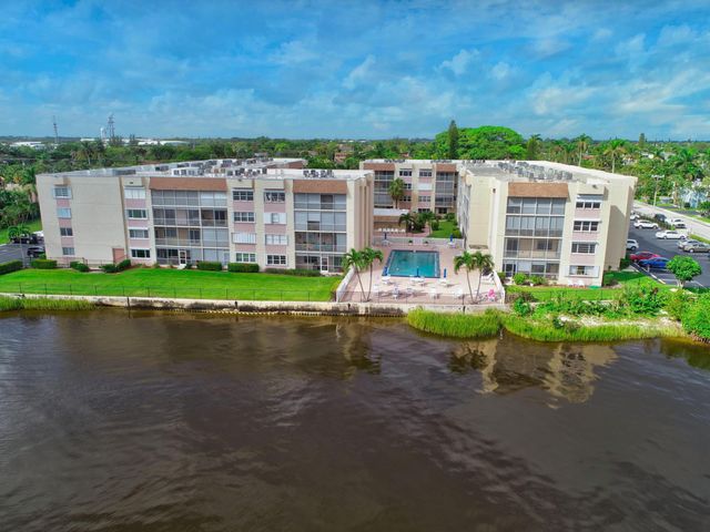 1502 S Lakeside Drive 214, Lake Worth Beach, FL 33460