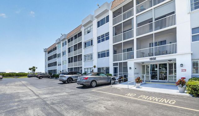 1502 S Lakeside Drive 214, Lake Worth Beach, FL 33460