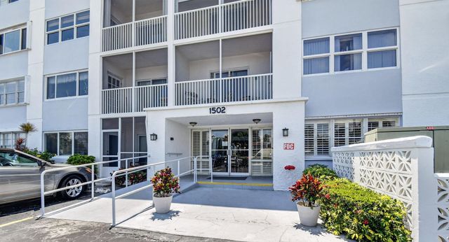 1502 S Lakeside Drive 214, Lake Worth Beach, FL 33460