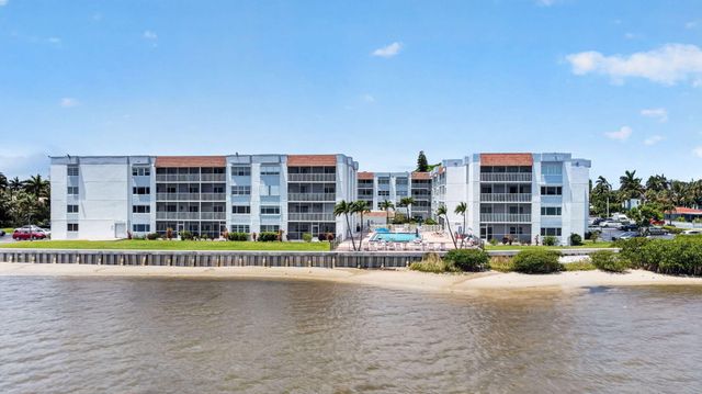 1502 S Lakeside Drive 214, Lake Worth Beach, FL 33460
