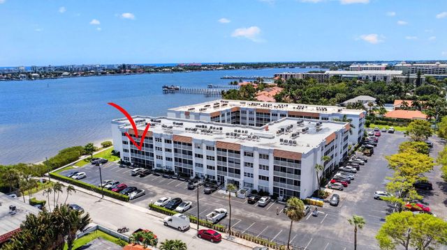 1502 S Lakeside Drive 214, Lake Worth Beach, FL 33460