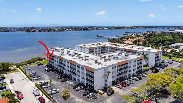 1502 S Lakeside Drive 214, Lake Worth Beach, FL 33460