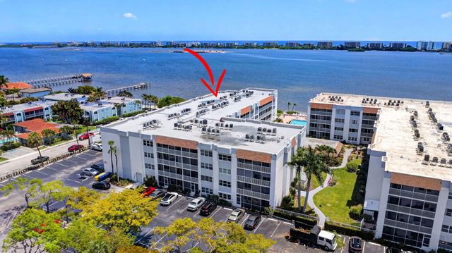1502 S Lakeside Drive 214, Lake Worth Beach, FL 33460