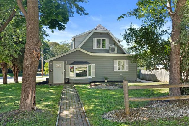 10006 W Bungalow PARKWAY, West Allis, WI 53214