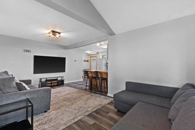 10006 W Bungalow PARKWAY, West Allis, WI 53214