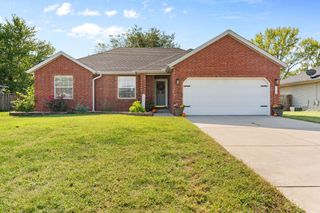 140 West Trail Point Drive, Nixa, MO 65714
