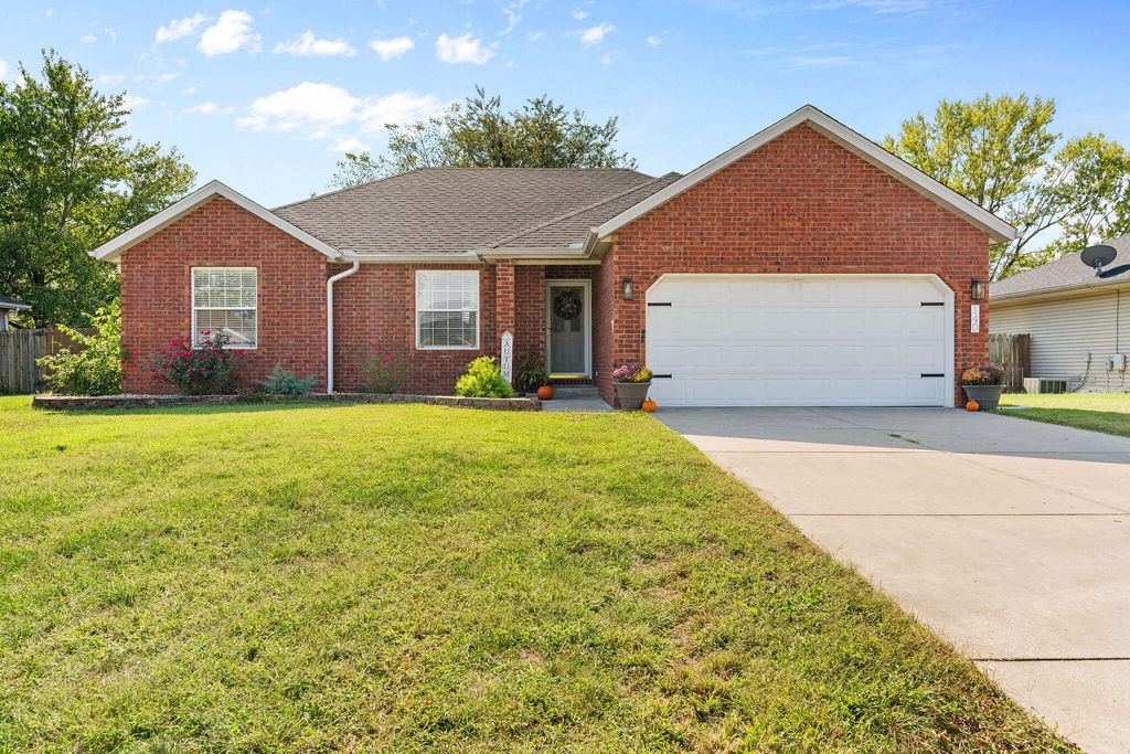 140 West Trail Point Drive, Nixa, MO 65714