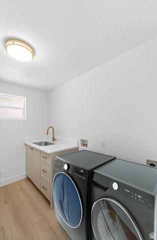 2096 E LINDEN CIR, Holladay, UT 84121