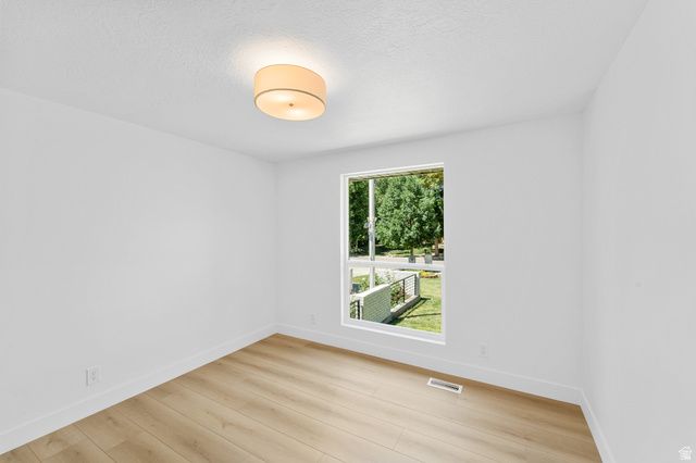 2096 E LINDEN CIR, Holladay, UT 84121