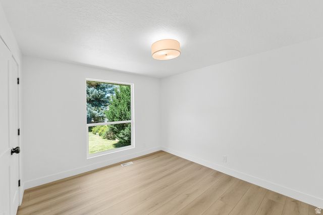2096 E LINDEN CIR, Holladay, UT 84121