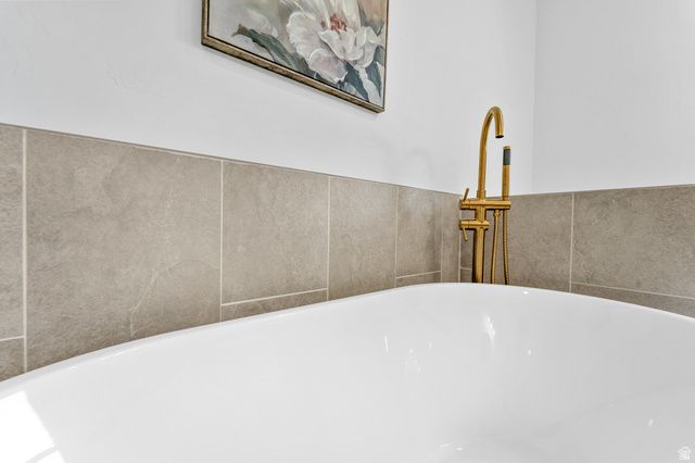 2096 E LINDEN CIR, Holladay, UT 84121