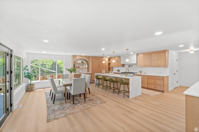 2096 E LINDEN CIR, Holladay, UT 84121