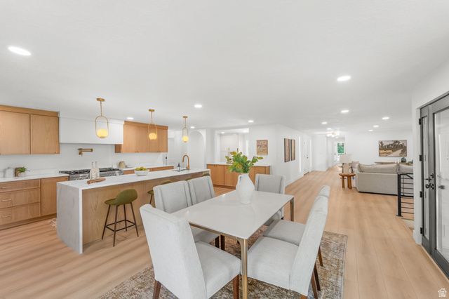 2096 E LINDEN CIR, Holladay, UT 84121