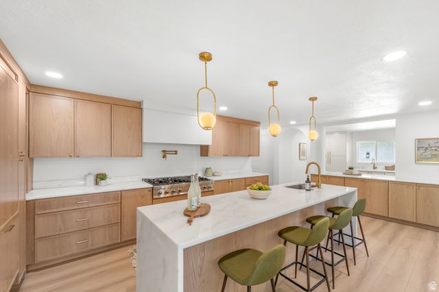 2096 E LINDEN CIR, Holladay, UT 84121