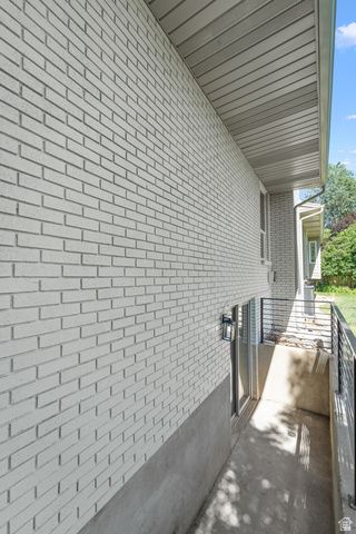 2096 E LINDEN CIR, Holladay, UT 84121
