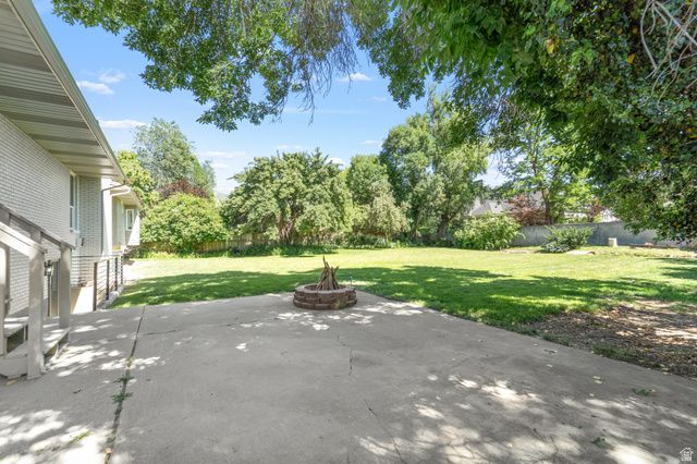2096 E LINDEN CIR, Holladay, UT 84121