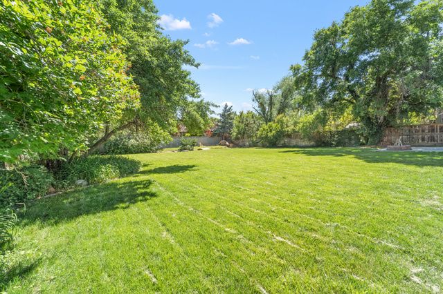 2096 E LINDEN CIR, Holladay, UT 84121