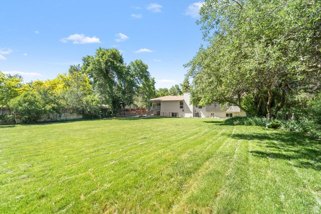 2096 E LINDEN CIR, Holladay, UT 84121